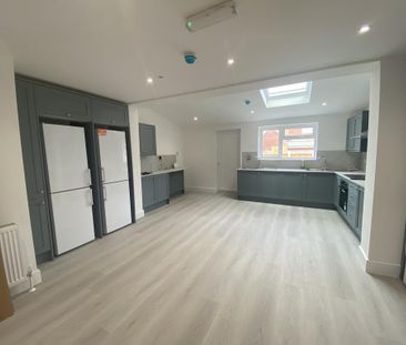 1 bedroom in a house share to rent - Photo 3