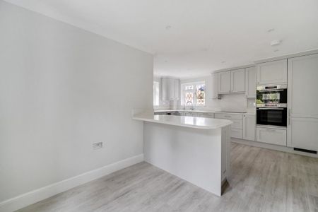 5 bedroom detached house to rent - Photo 4