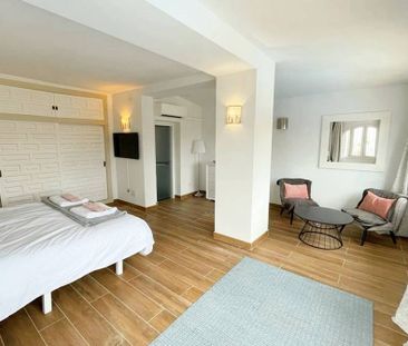 3 bedroom luxury Villa for rent in Estepona, Spain - Photo 1