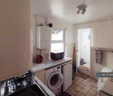 4 bedroom terraced house to rent - Photo 6