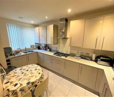 4 Bedroom Detached To Let - Photo 5