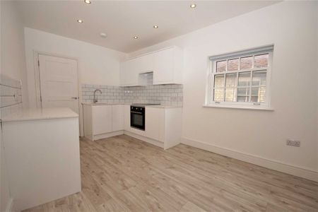 1 bed First Floor Flat for rent - Photo 5