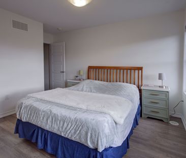 For Lease - 1036 Dragonfly Avenue, Pickering, Ontario - Photo 2