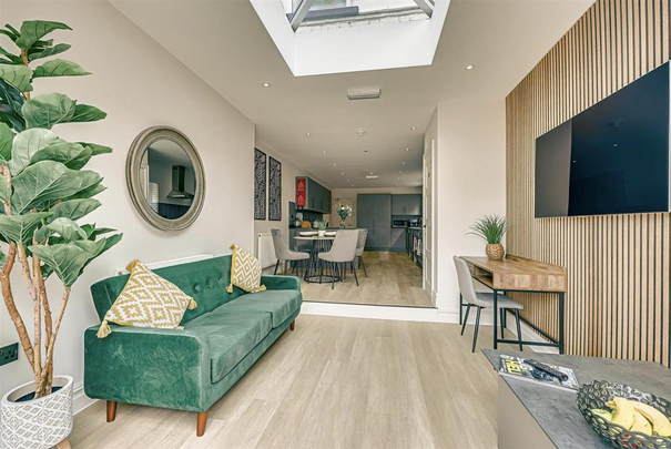 1 bedroom in a house share to rent - Photo 1