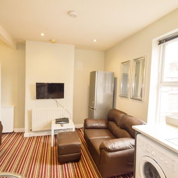 3 bedroom flat to rent - Photo 1