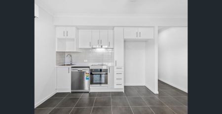 Stylish 2-Bedroom Duplex in Family-Friendly Suburb - Photo 3