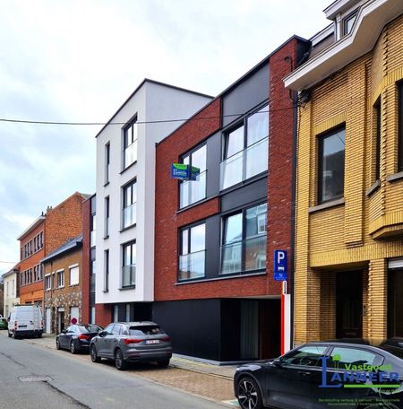 Lichtrijk appartement met 2 slaapkamers en terras - Photo 3