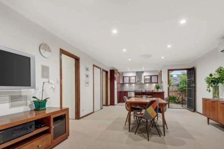 Unit 2/31 Iris Road, Glen Iris. - Photo 4