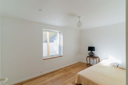 Totalrenoveret villa i tre plan med terrasser og privat sø - Foto 4