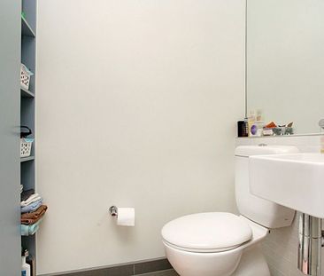 Fully Furnished One-Bedroom Apartment in Prime CBD Location - Photo 3