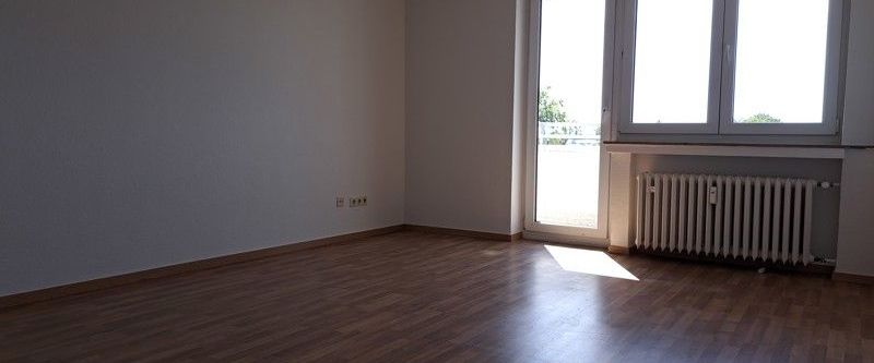 ***Große 2-Raum-Wohnung... renoviert und bezugsfertig mit Laminat und Balkon*** - Photo 1