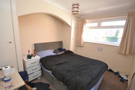 3 bed Flat for Rent - Photo 2