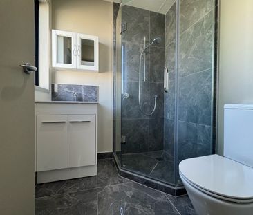 Spacious Three Bedroom Home - Photo 6