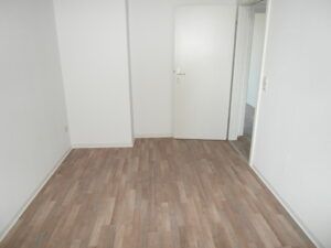 Jößnitzer Str. 141, Wohnung 2 ~~~ Einbauküche, Tageslichtbad mit Wanne und Dusche, Keller - Photo 3
