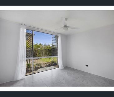 2/33 Darrambal Street, Surfers Paradise, Qld 4217 - Photo 2