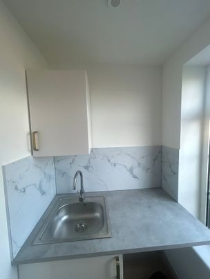Studio Flat, Streatham High Road, SW16 - Photo 1