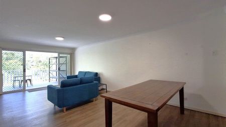 2BED 2BATH 1CAR NEWLY RENOVATED NEXT DOOR TO INDOOROOPILLY SHOPPING CENTRE - Photo 2