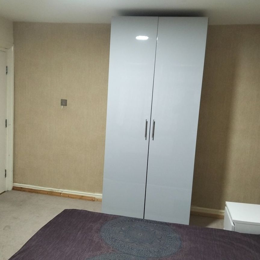 Room in a Shared House, Grenaby Avenue, CR0 - Photo 1
