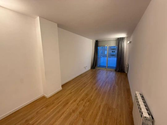 Piso de alquiler en Sant Isidre, Eixample Sud – Migdia - Photo 1