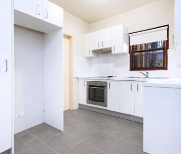 Freshly Painted 3 Bedroom Townhouse in Convenient Ashfield Location - Photo 3