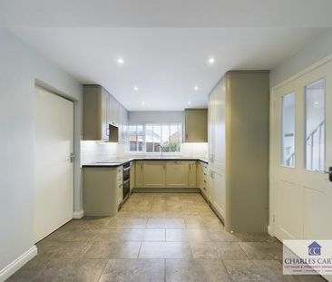 4 bedroom semi-detached house to rent - Photo 5