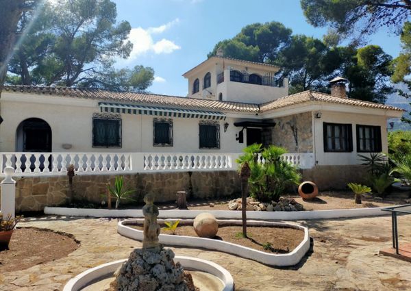 Finca for rent with 10 bedrooms with swimming pool for all year round