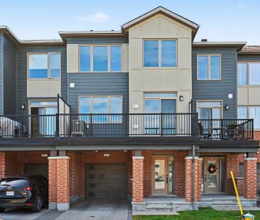 For Lease - 315 Squadron Crescent, Manor Park - Cardinal Glen and A... - Photo 2