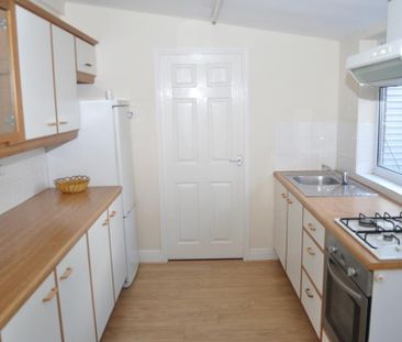 4 bedroom terraced house to rent - Photo 5