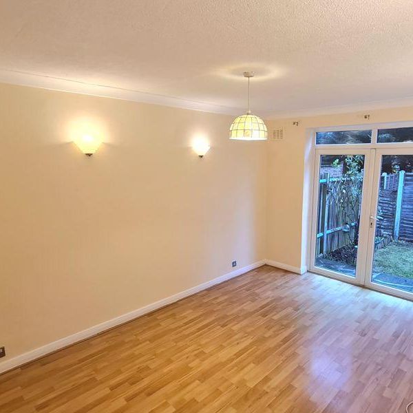 2 bedroom property to rent - Photo 1
