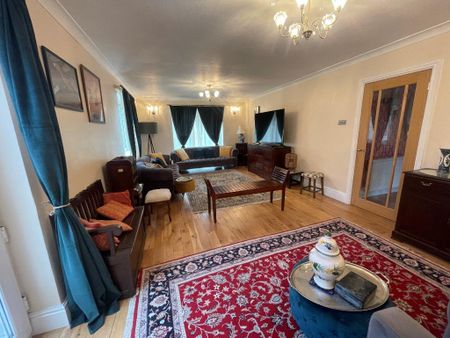 4 bedroom detached house to rent - Photo 2