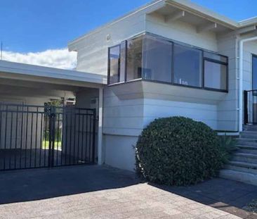 Omaha Beach Cutie - Photo 4