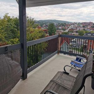3½ rénové au sommet, vue unique - Photo 2