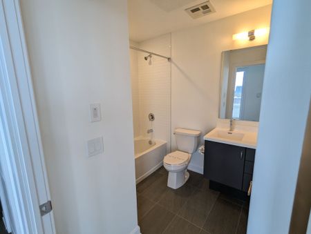 For Lease - 3220 William Coltson Avenue Unit# 1401, Oakville, Ontario - Photo 3