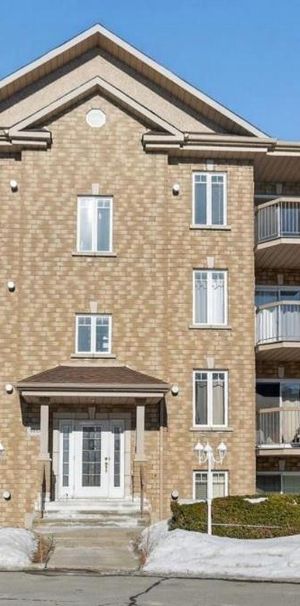 À louer /for rent 4 1/2 Disponible 1er juillet chomedey Laval - Photo 1