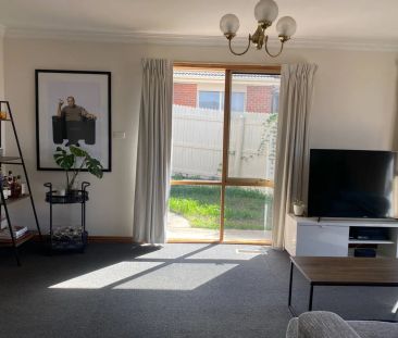 ***UNDER APPLICATION*** FANTASTIC LOCATION, SPACIOUS HOMELY UNIT! - Photo 1