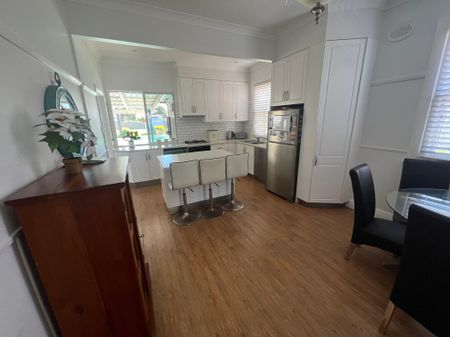 Merewether - Photo 2