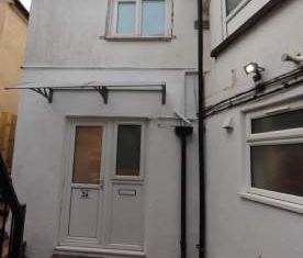 1 bedroom property to rent in Chard - Photo 3