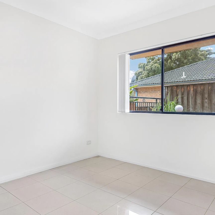 Beautifully Presented Apartment In Blue Ribbon Location - Photo 1