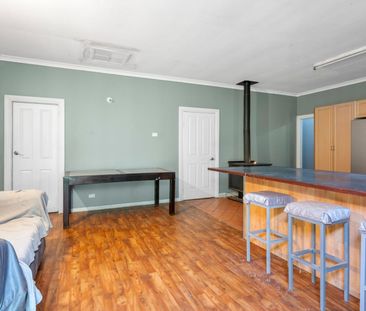 This charming 3-bedroom, 1-bathroom home offers spacious and practi... - Photo 3