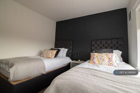 4 bedroom terraced house to rent - Photo 3