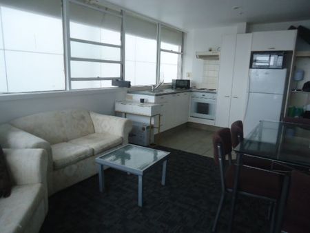 SWEEPING VIEWS OF AUCKLAND HARBOR. SAFE AND SECURE - Photo 2