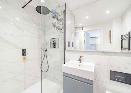 Balham High Road, SW12 9BF, London - Photo 5