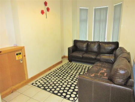 Great House ~ All Bedrooms Upstairs, 45 Agincourt Avenue, Queens Quarter, Belfast, BT7 1QB - Photo 5