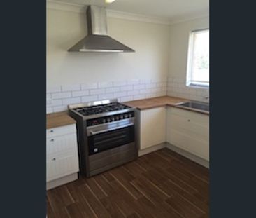 Cute 3 x1 with freestanding oven - Photo 3
