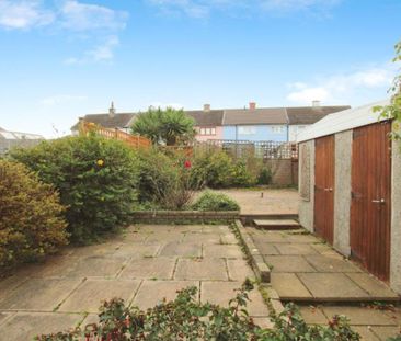 A well-presented and spacious three-bedroom family home is situated... - Photo 6