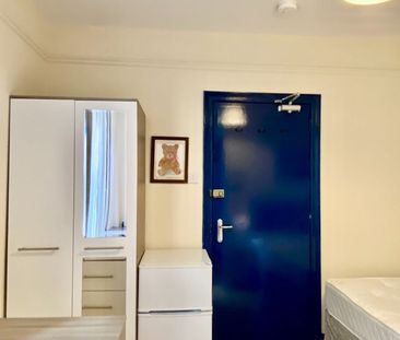 Room in a Shared House, Southampton, SO17 - Photo 3