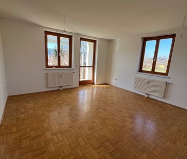 Gut aufgeteilte 4-Zimmer-Wohnung mit Balkon und Carportparkplatz - Foto 1