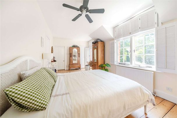 A charming, period family home conveniently situated in an attractive private road in Tunbridge Wells. - Photo 1