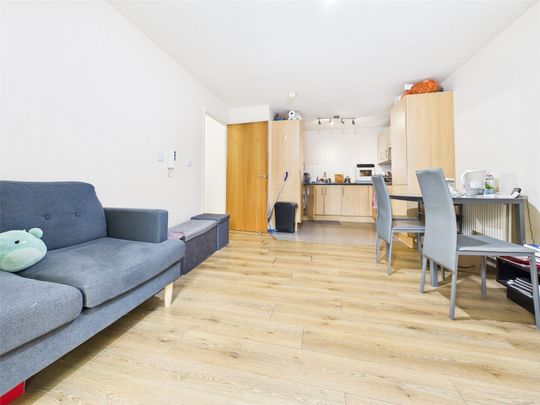 Academy Place, Isleworth, Middlesex, TW7 - Photo 1