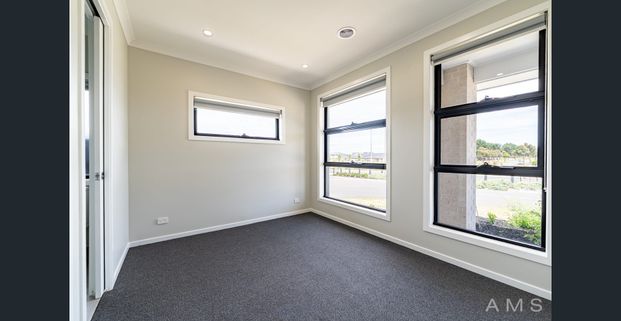 BRAND NEW FAMILY HOME !! - Photo 1